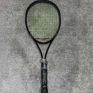 Head used played good made in Austria Venturi’s 660 L4 tennis mid size racquet